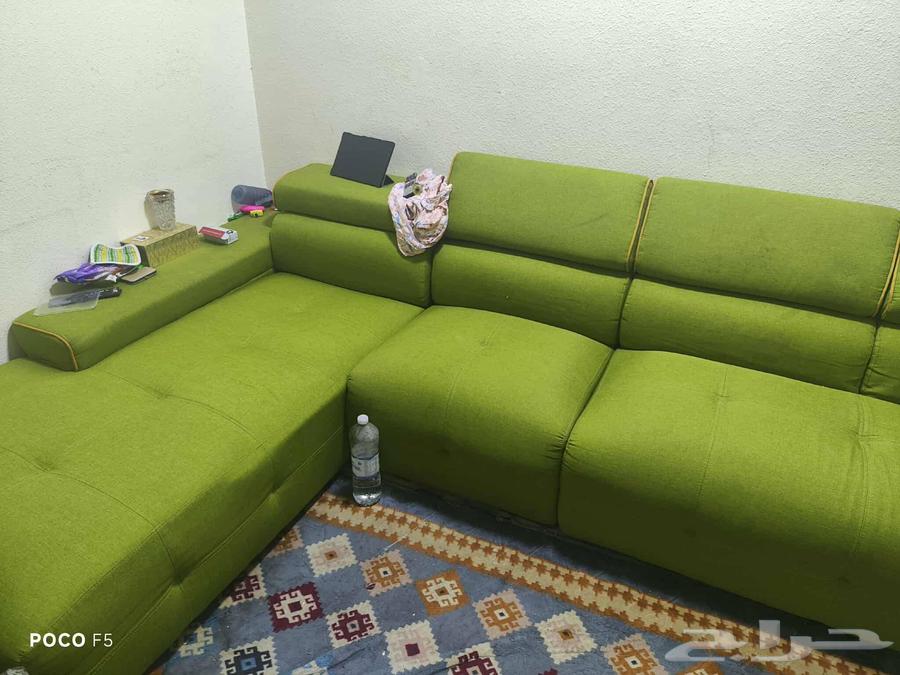 L-shaped sofa in excellent condition64244446919939110