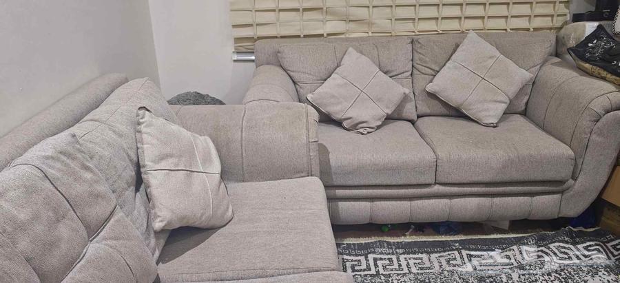 كنب للبيع على السوم يحتاج شويه نظافه64233776611969110