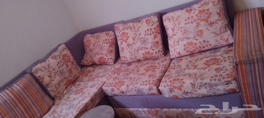 كنب او مجلس استخدام نظيف جدااا شبه جديد ومعه هدية مجانا64241934385282111