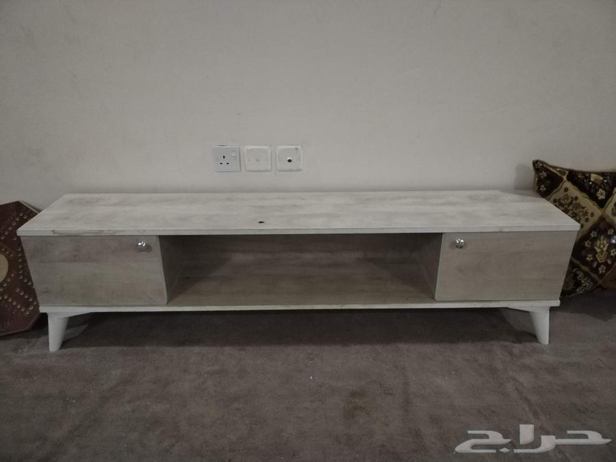 For sale, the table is clean with no cracks but the microwave is broken64236872151683111