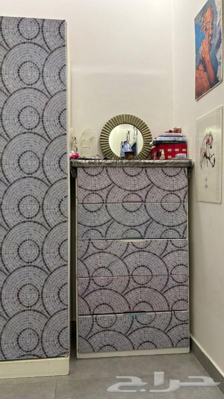 Table with mirror and wardrobe64247510062722112