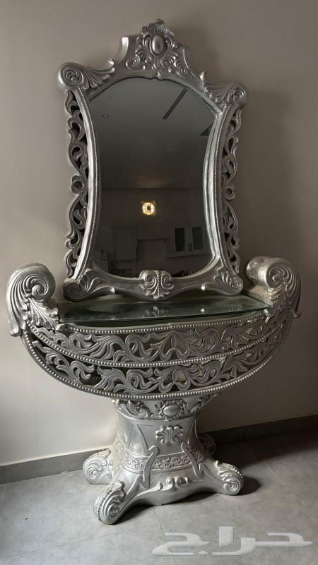 Table with mirror and wardrobe64247510062722113