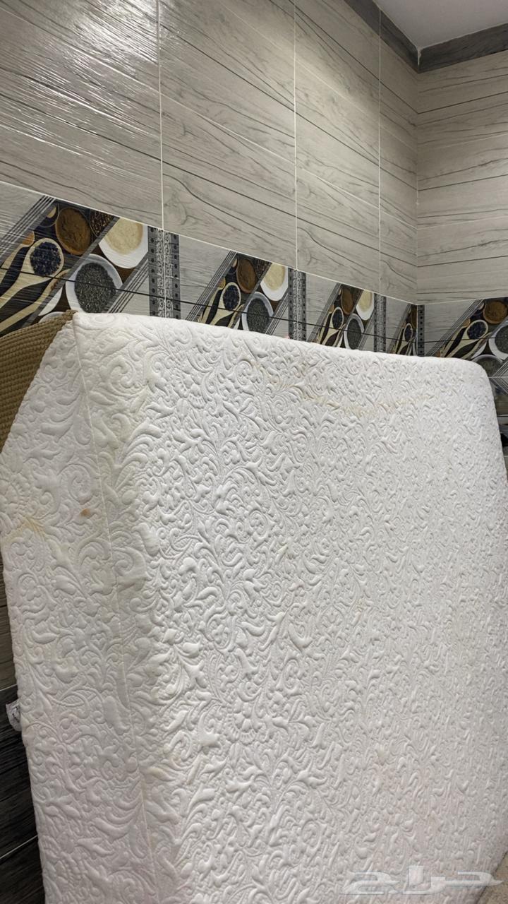 High-quality double bed mattress and iron with ironing board, free for those in need64242997908866110