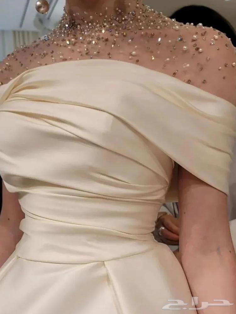 فستان للبيع انلبس مره واحده قماشه فخم64242264215171110