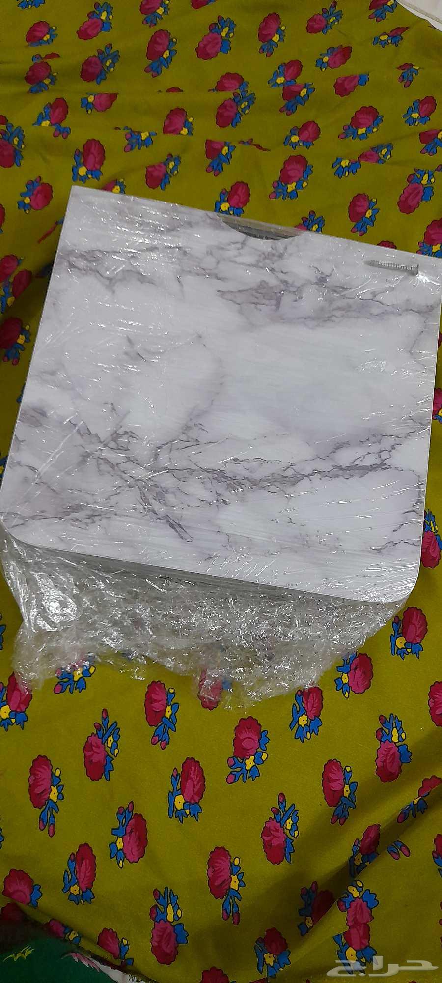 للبيع أرفف خشب مستعمله وللبيع قماش شالكي مستعمل بحاله ممتازه64255839823875111