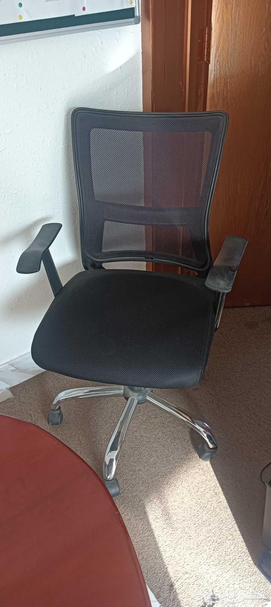 Office desk, chair, and drawers64246313000833110