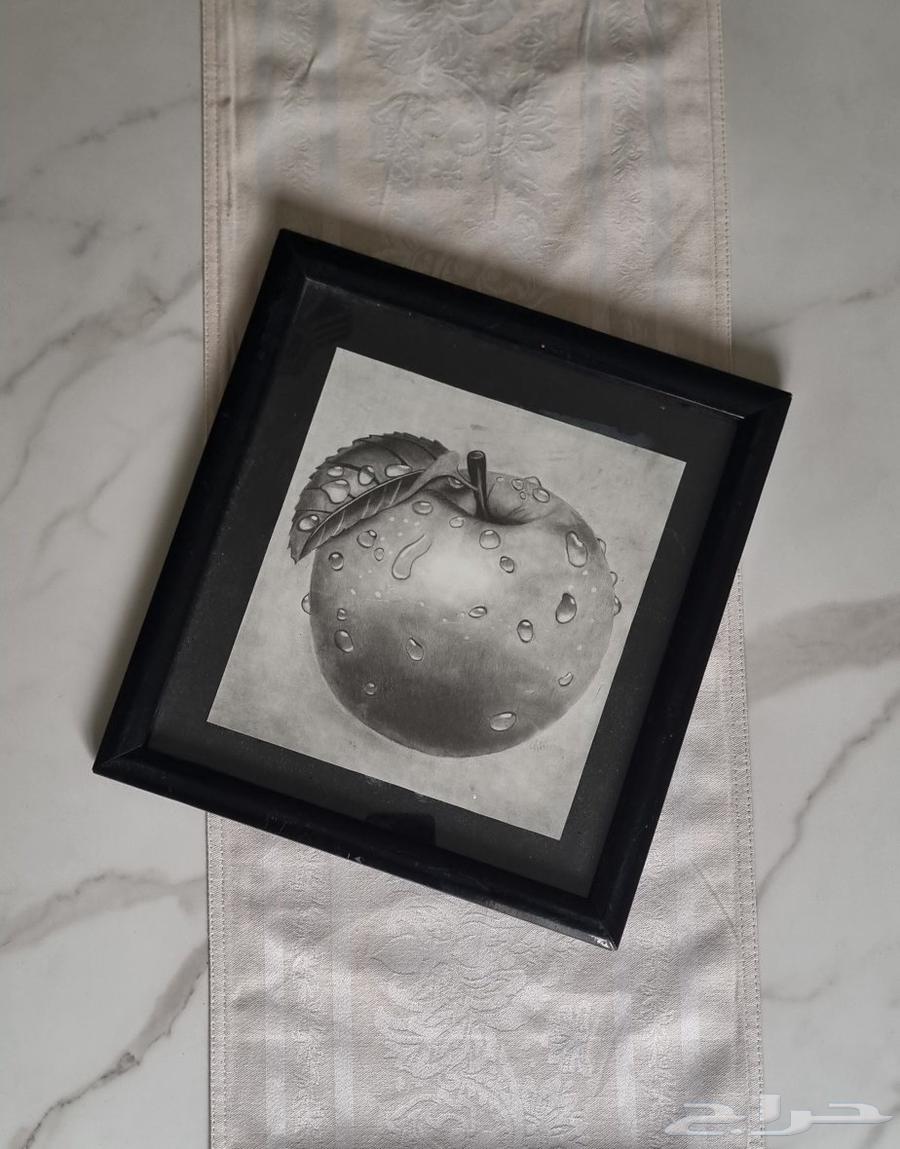 لوحة رسم يدوي رصاص مع برواز خشبي اسود 50 ريال64247343470210110