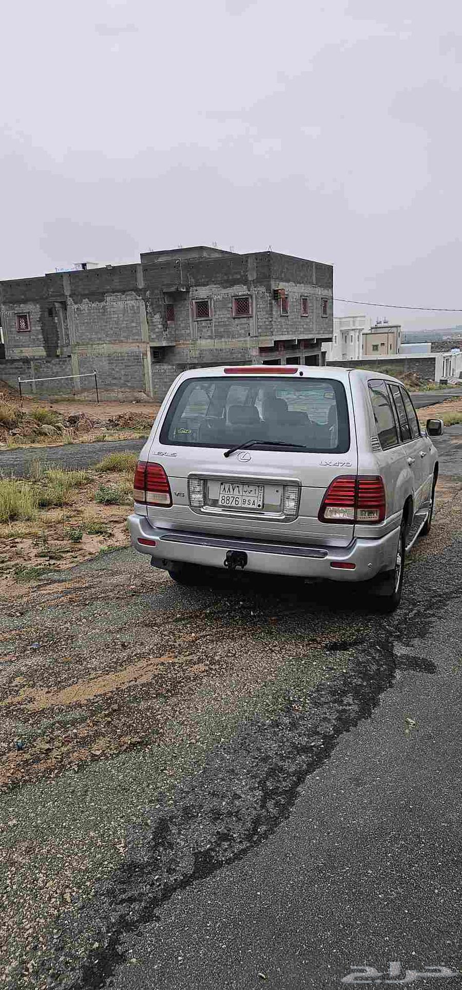 Lexus SUV 2006 model, mileage 539000, has engine paint touch-up64410045707010114