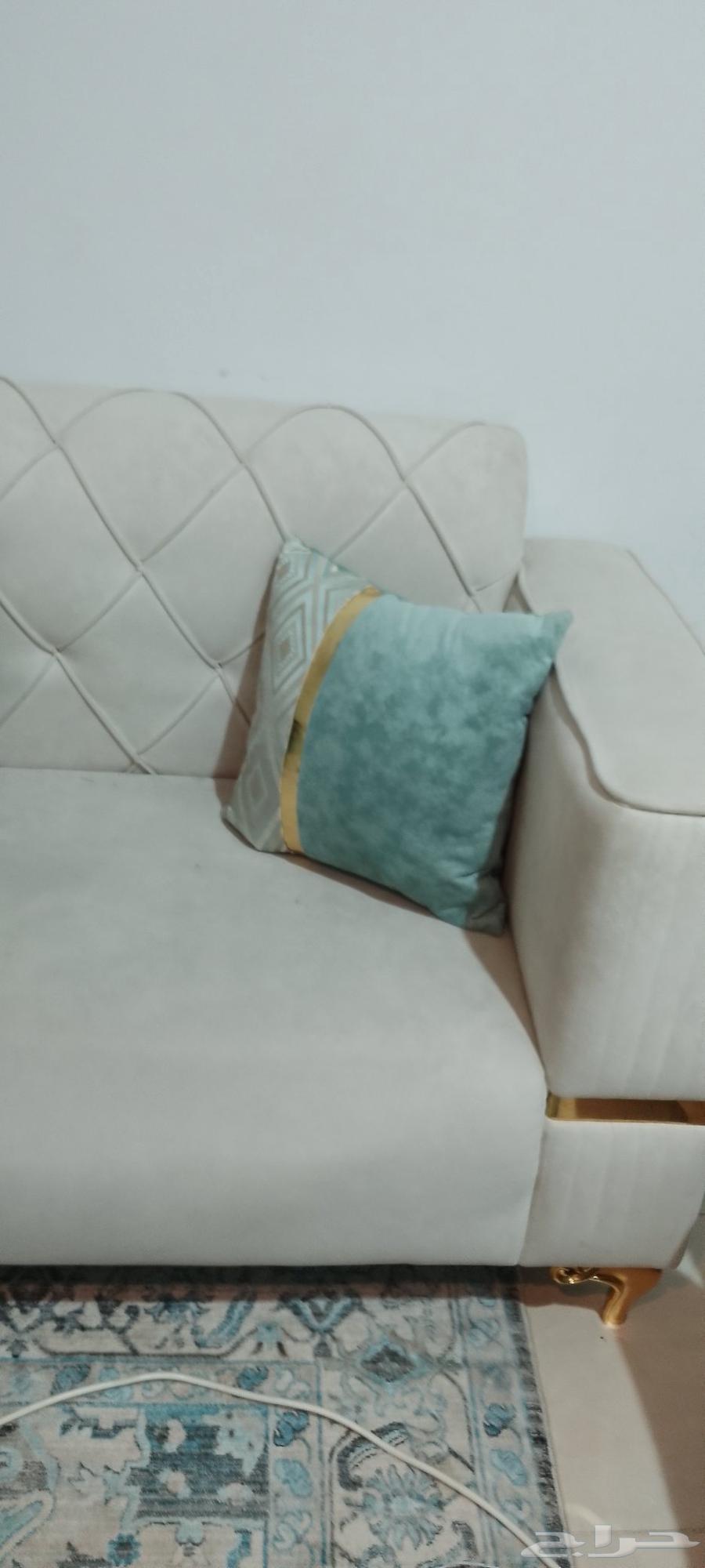 Used clean Knipe for sale, two small tables and one large table64251879507457113