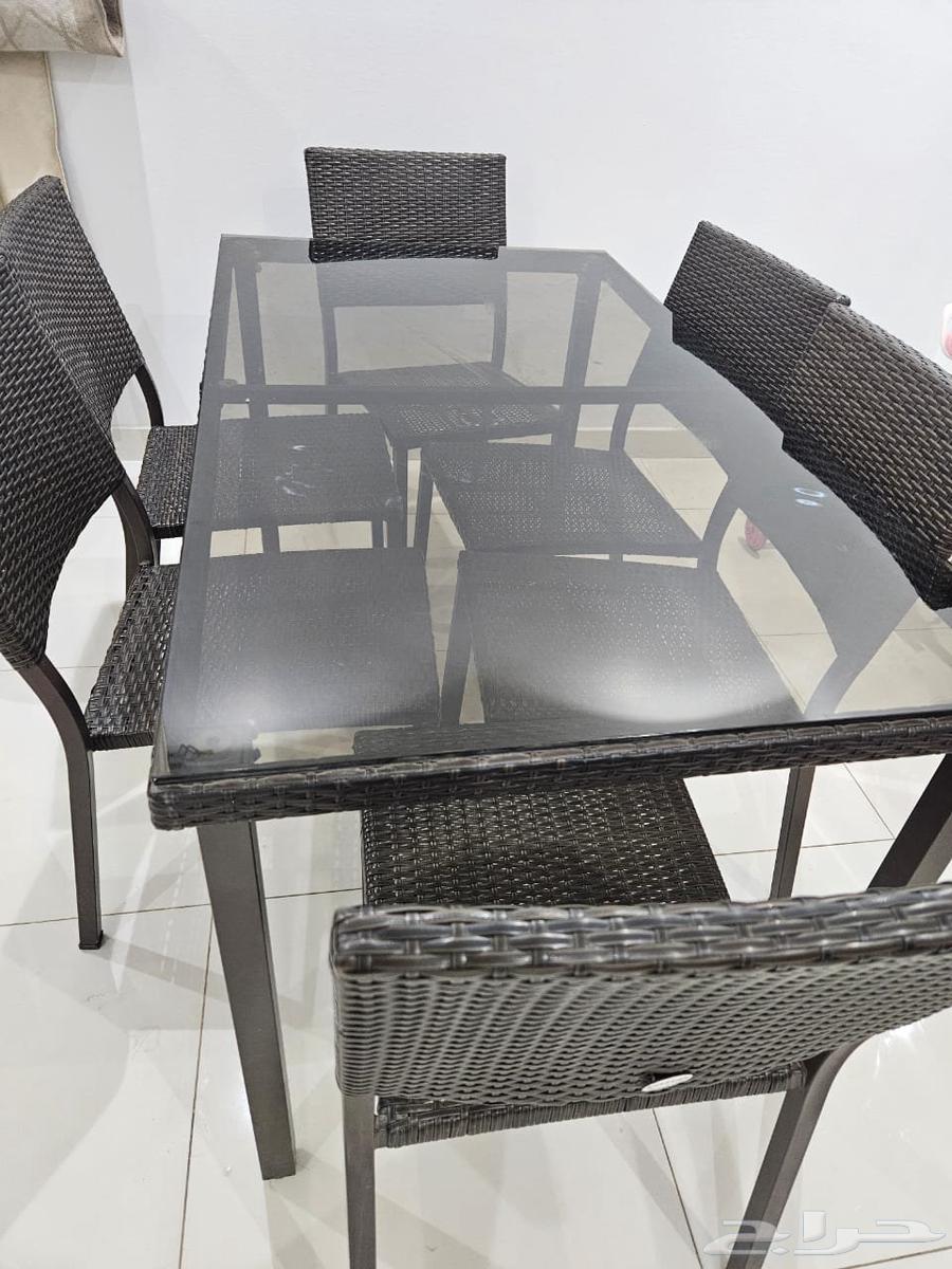 طاوله من كارفور في حاله جيده جدا64255675645315110