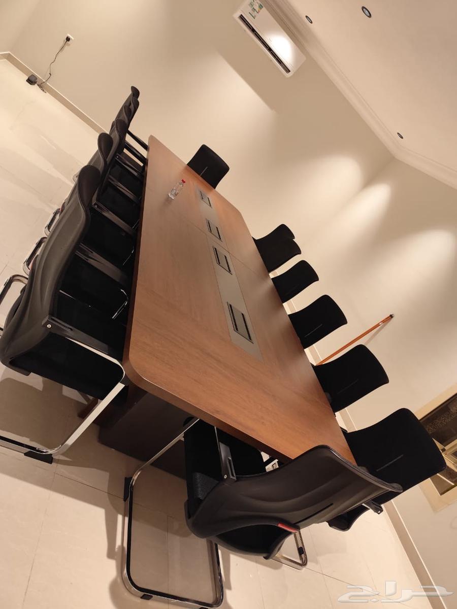 كبير وصغير طاوله اجتماعات لون ابيض وبني في جده64244076218115111