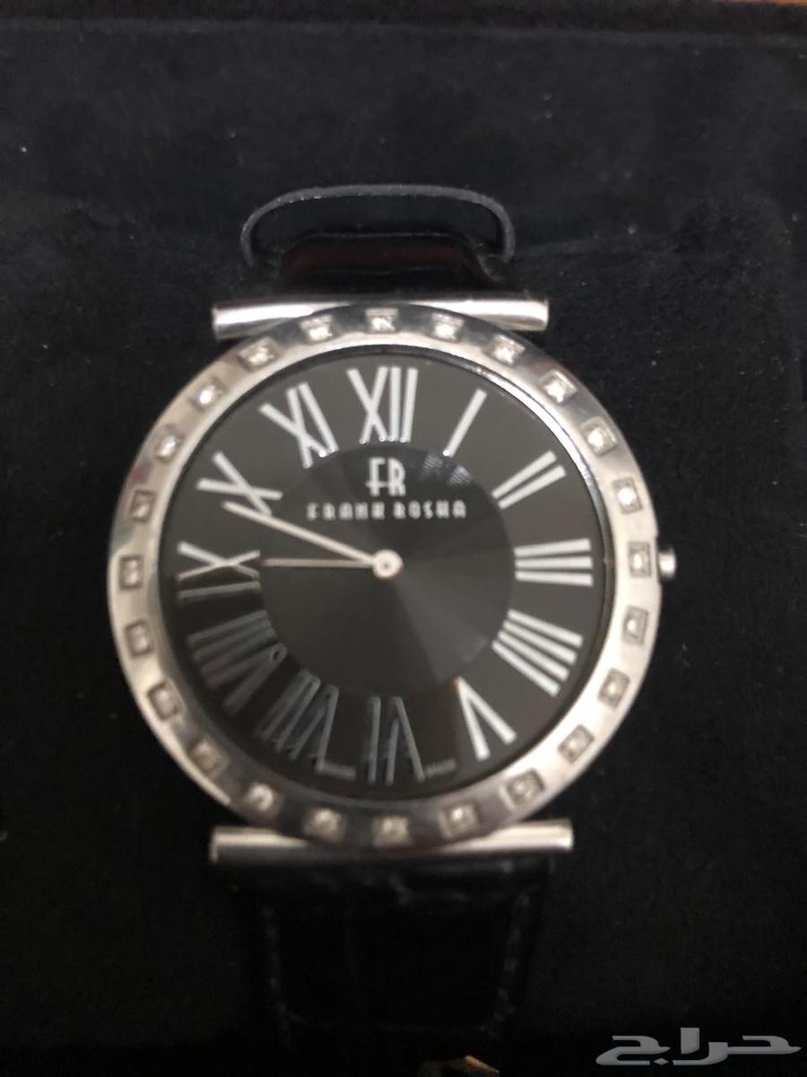 ساعة مرصعه بالألماس معها ضمانها و كرتونها و البيع مستعجل64239031585538110