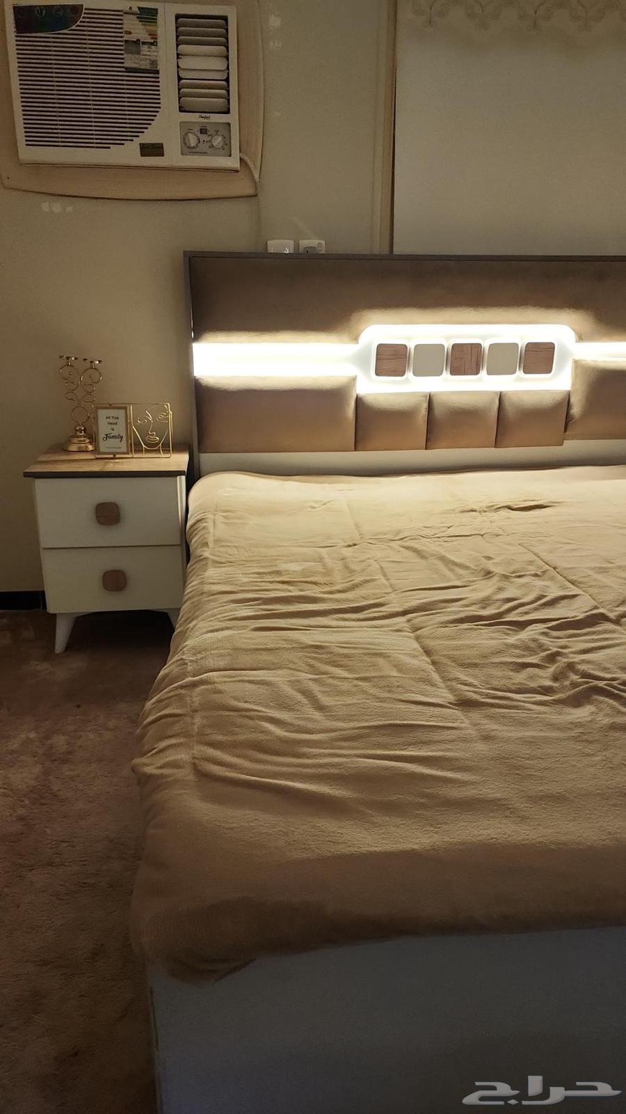 سرير غرفة نوم مع التسريحه مع الكوميدينات الجانبيه64259068939394113