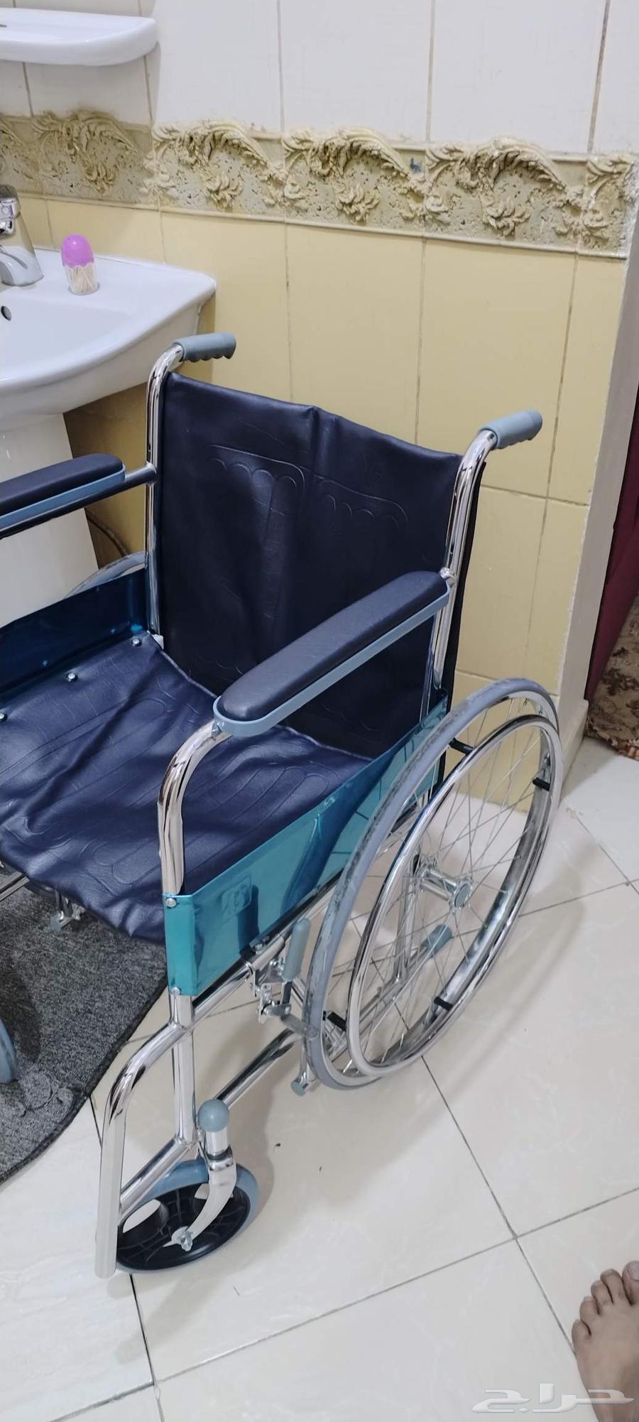 للبيع اثنين كراسي متحركه نظيف واحد النهدي واحد شركه ثانيه64267205672834111