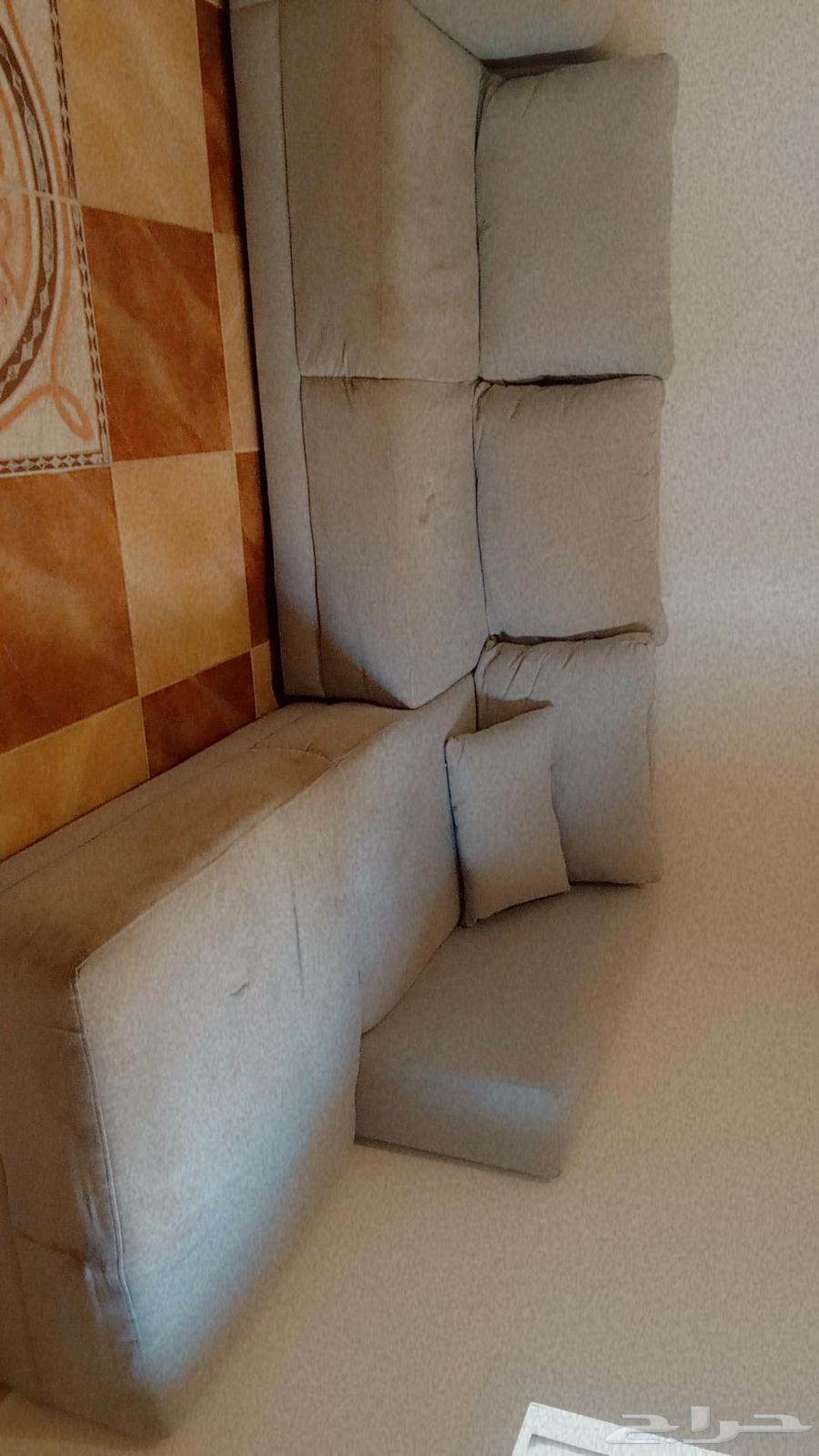 كنب حرف ال بحالة جيدة يحتاج غسيل64263207029634110