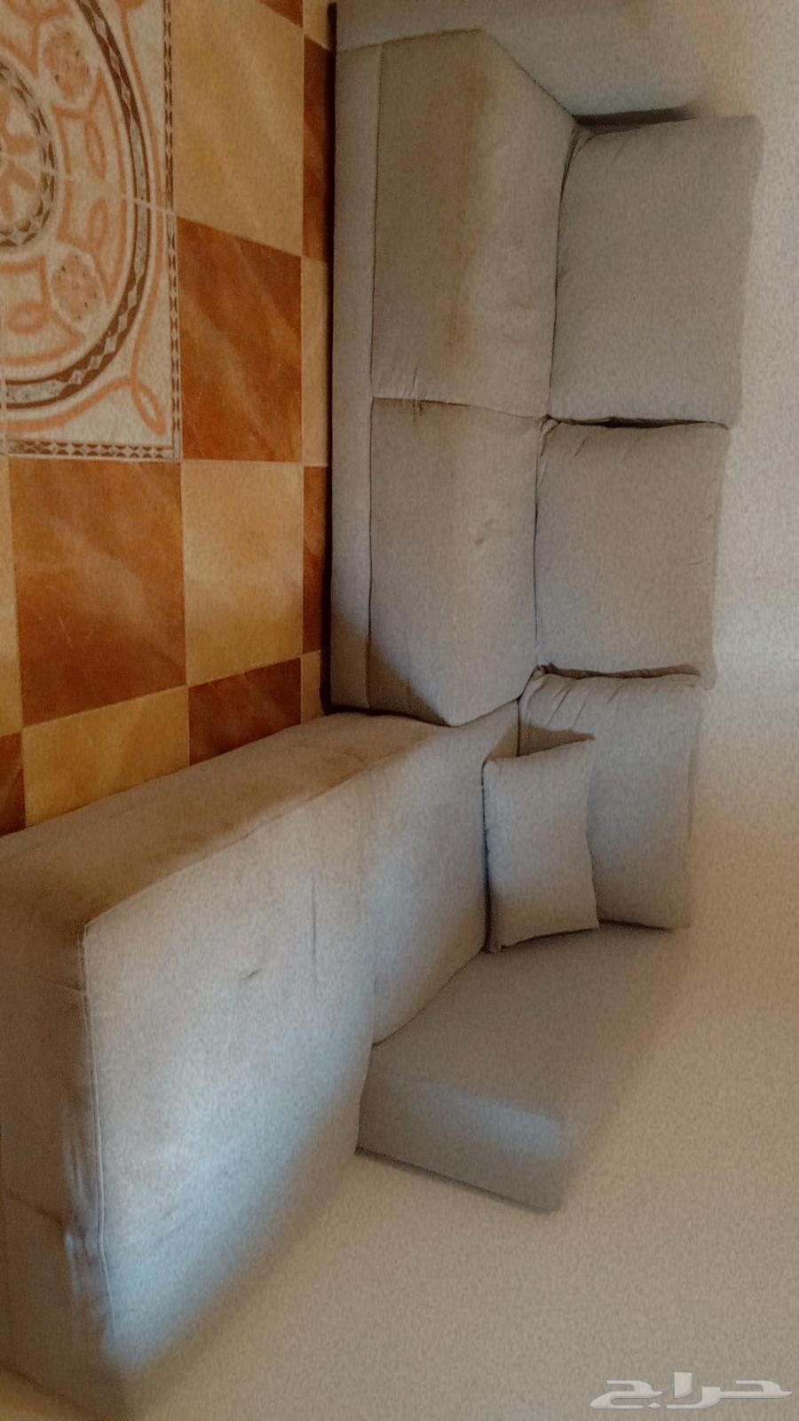 كنب حرف ال بحالة جيدة يحتاج غسيل64263207029634111