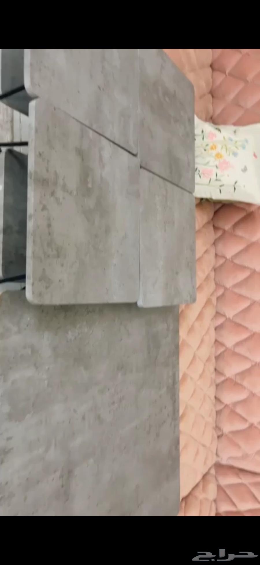 Large table with 3 service items64262852152321110