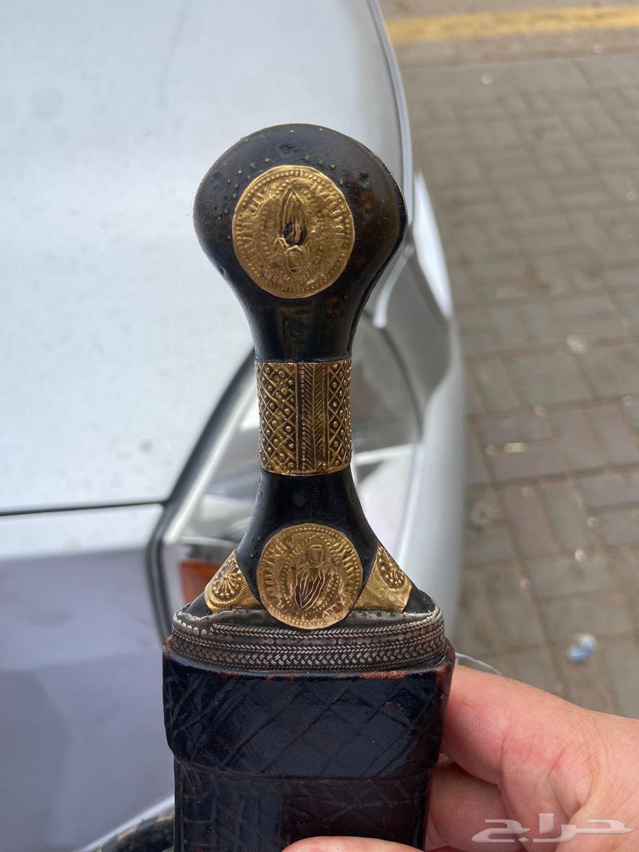 Old conditioned summer Giraffe side bag with full gold on it and a matching pouch64266673817985110