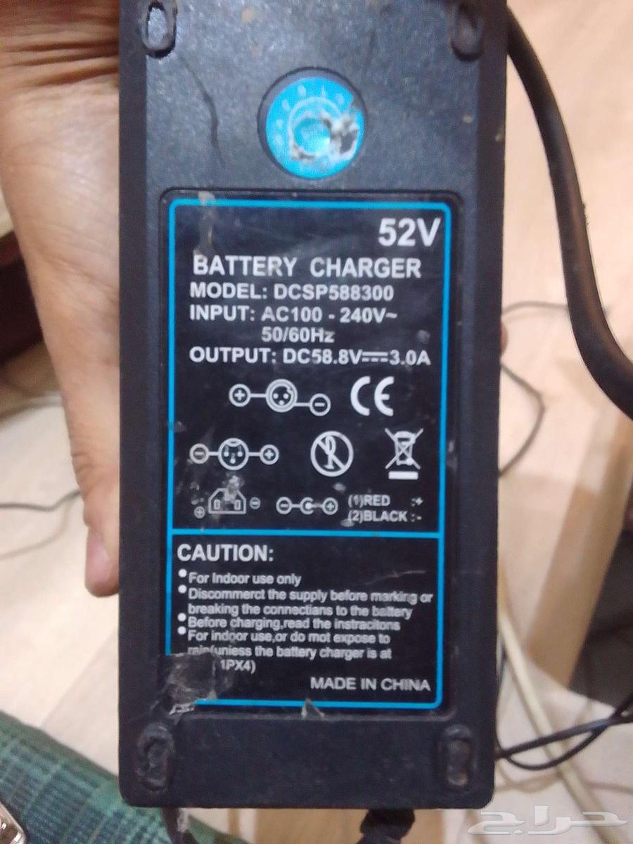 شاحن بطارية 52V أصلي للاسكوترات64257225052035110