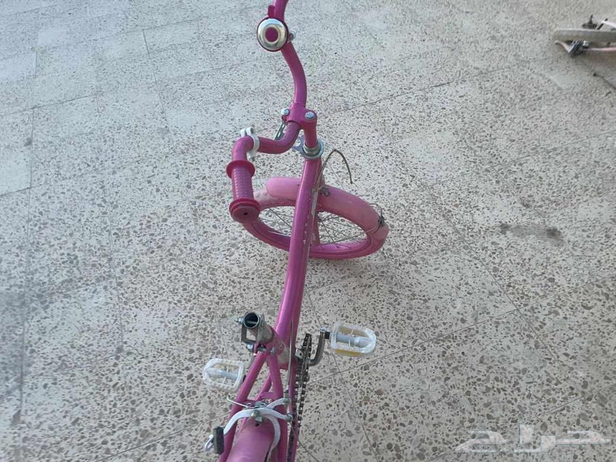 سيكل وردي شغال يحتاج كرسي ب50 ريال على سوم64268568898563112