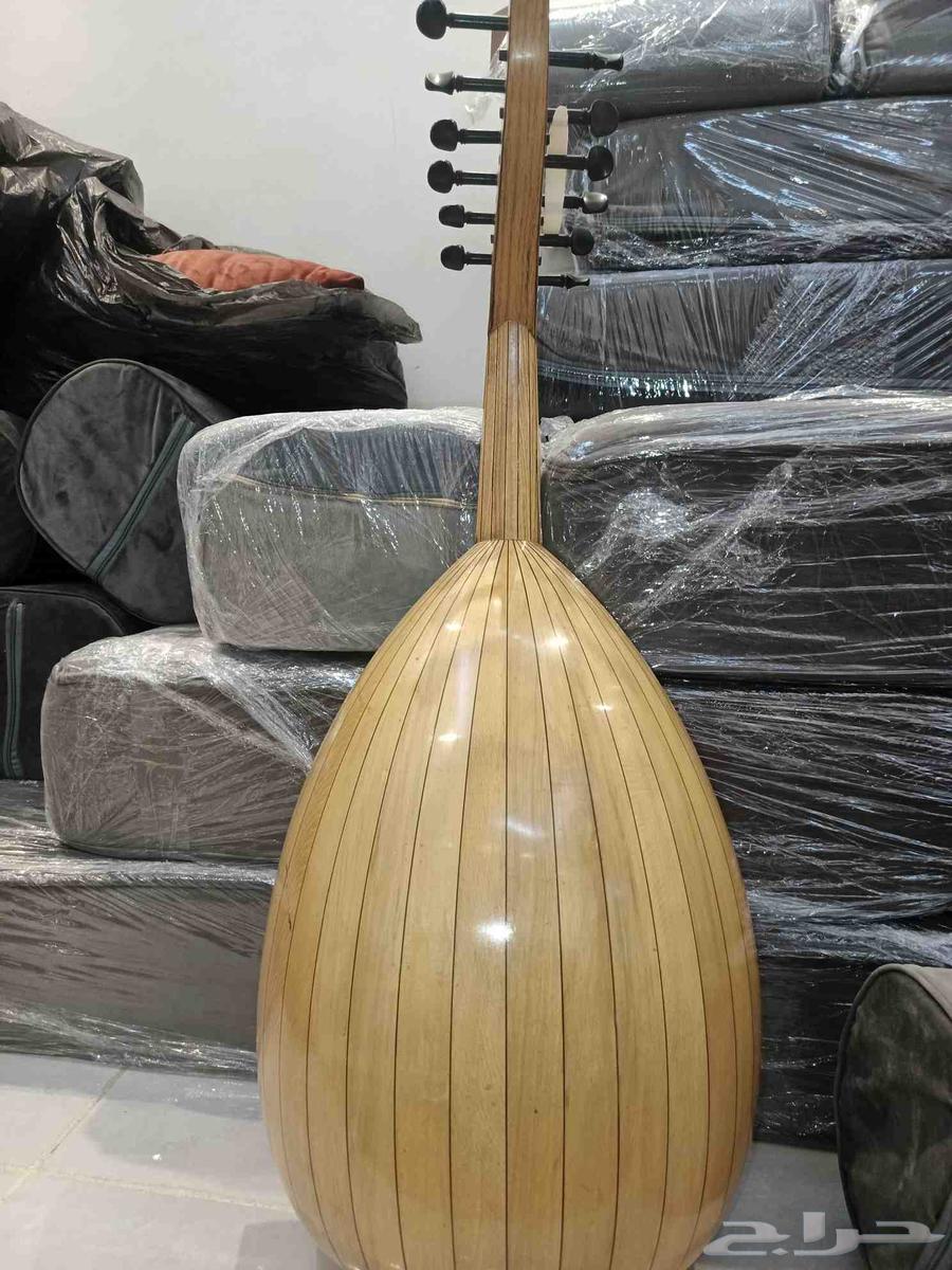 عود موسيقي مستخدم نظيف بس محتاج تغيير اوتار معاه الشنطه64260587248258114