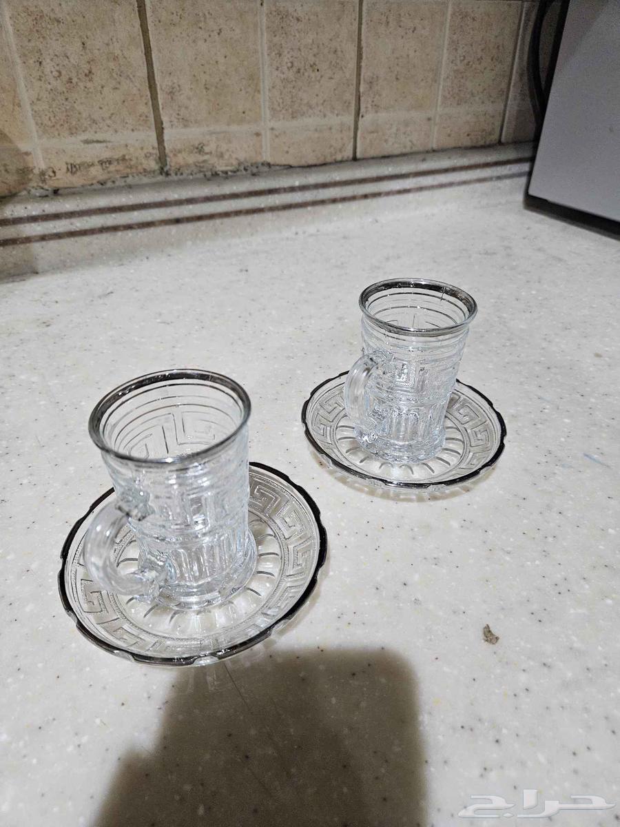 كاسات شاهي مع صحونها وصحن قزاز64256770694915111