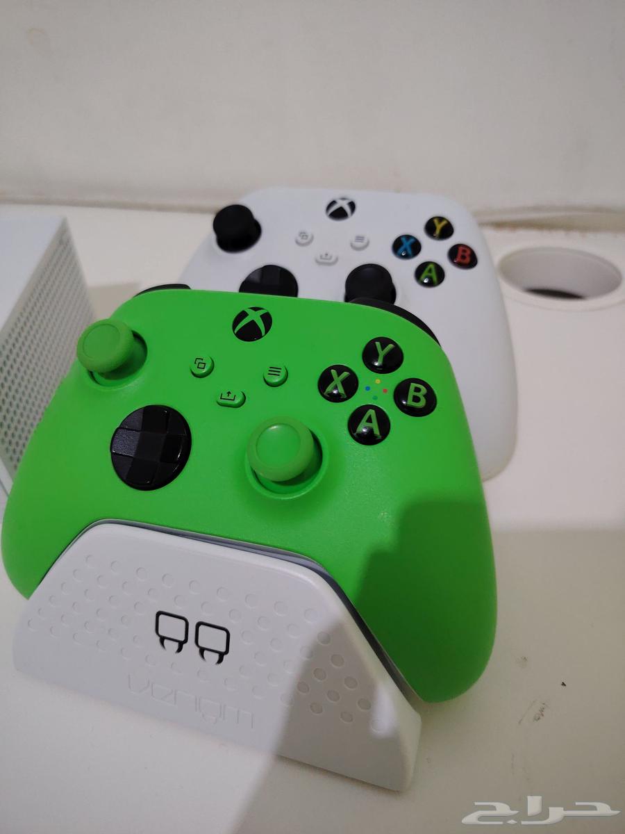اكس بوكس سيرس اس نضيف جدا وما فيه اي مشاكل مع 2 يدات وستاند64257741150466114
