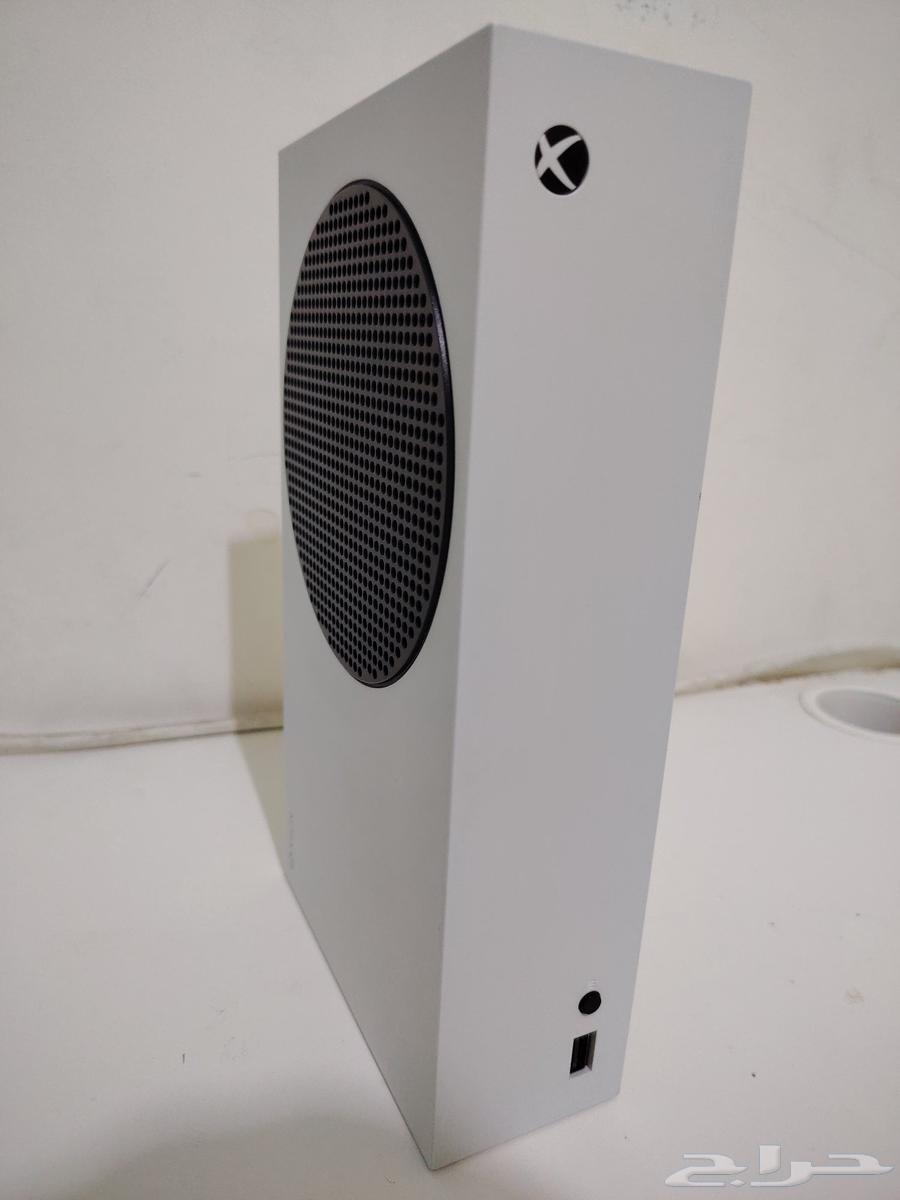 اكس بوكس سيرس اس نضيف جدا وما فيه اي مشاكل مع 2 يدات وستاند64257741150466111