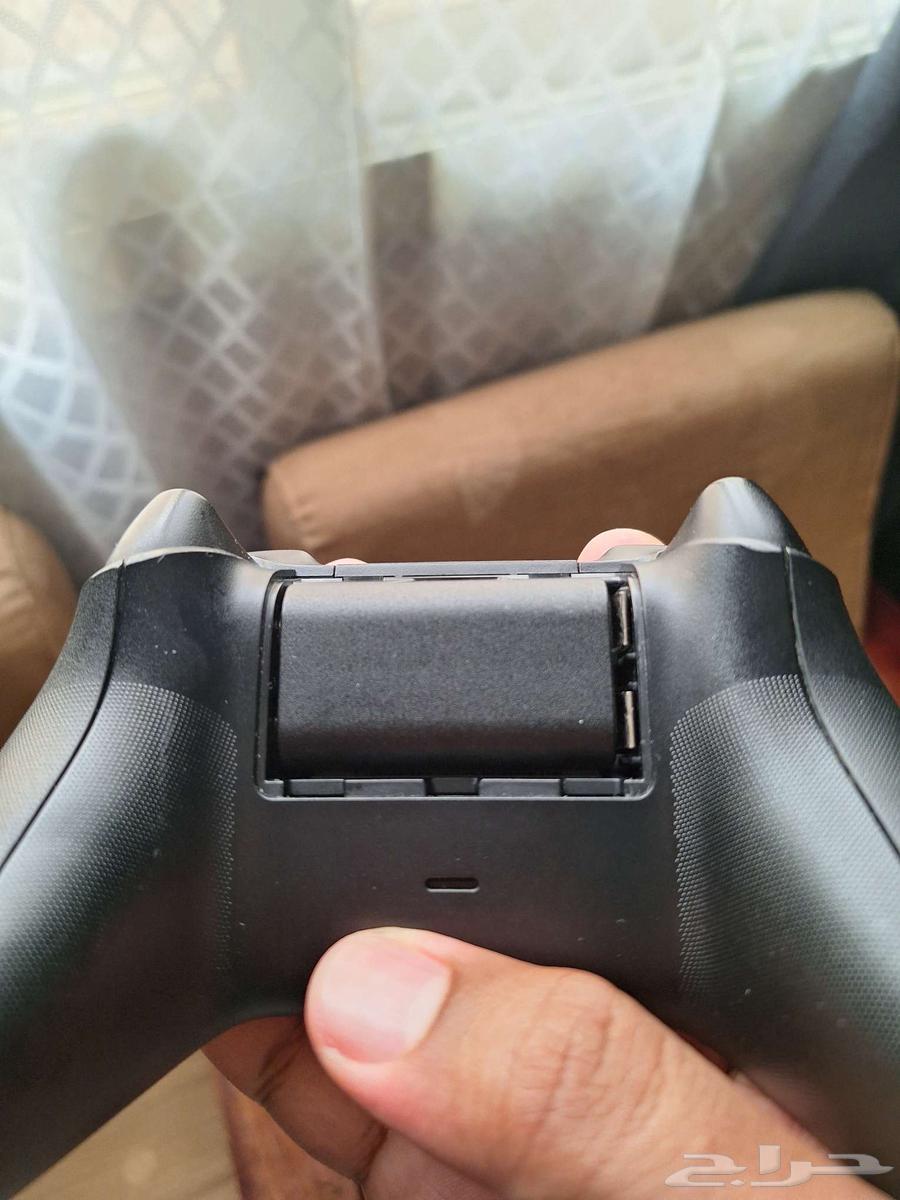 يد اكس بوكس سيريس اكس شبه جديدة استعمال خفيف جدا64270429464193113