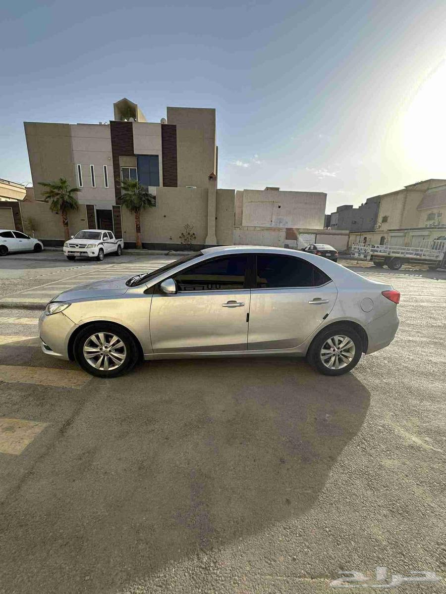 سياره MG موديل 2019 ممشي 230 السياره فيها بعض الرشوش64420054358658111