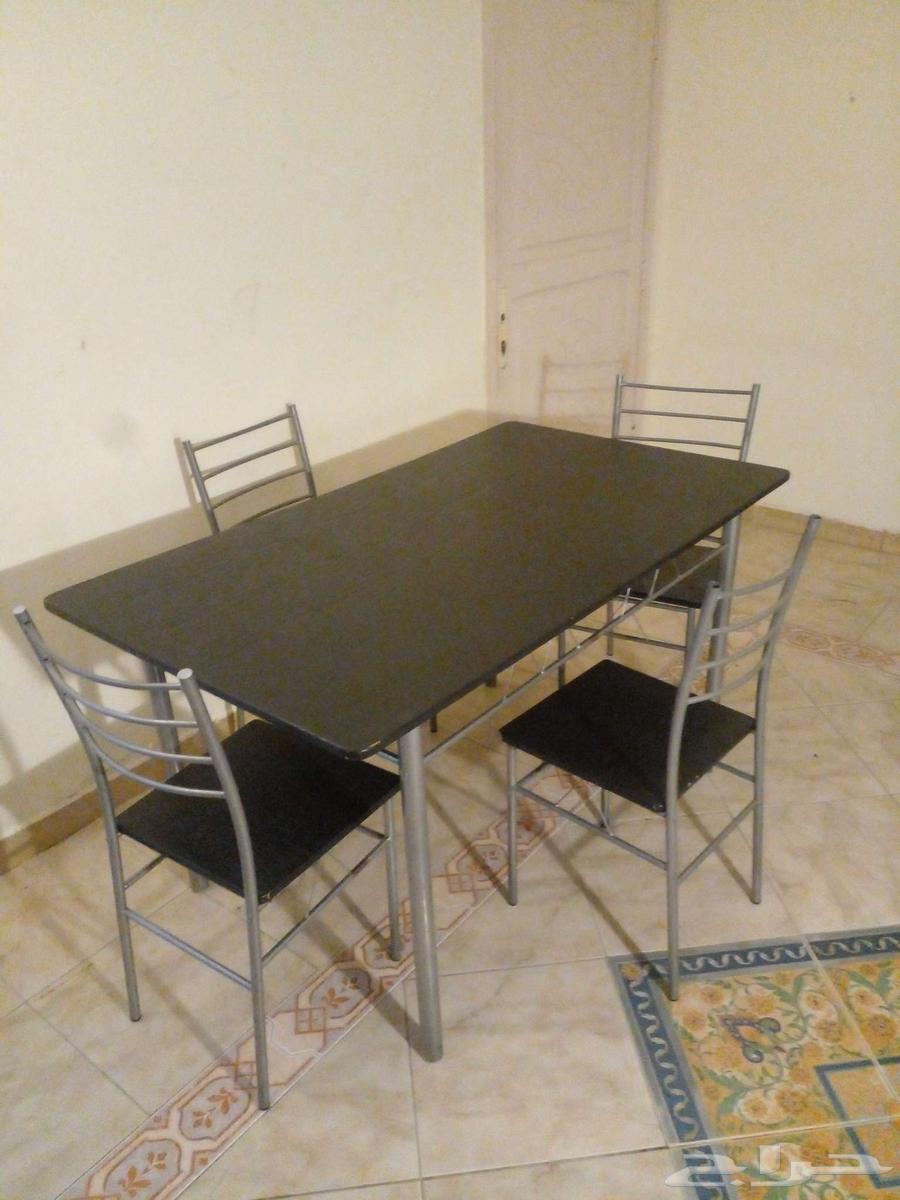 Dining table used for 3 months, clean64258390636034112