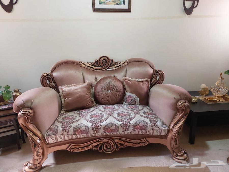 طقم كنب للبيع 1500 ريال بحالة ممتازة64266130021122110