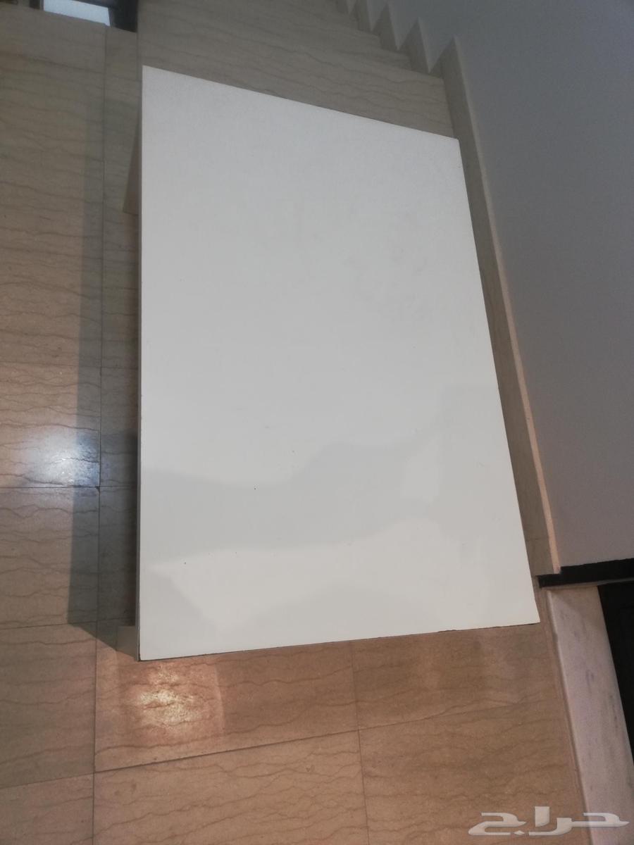 IKEA table in excellent condition64268403933186110