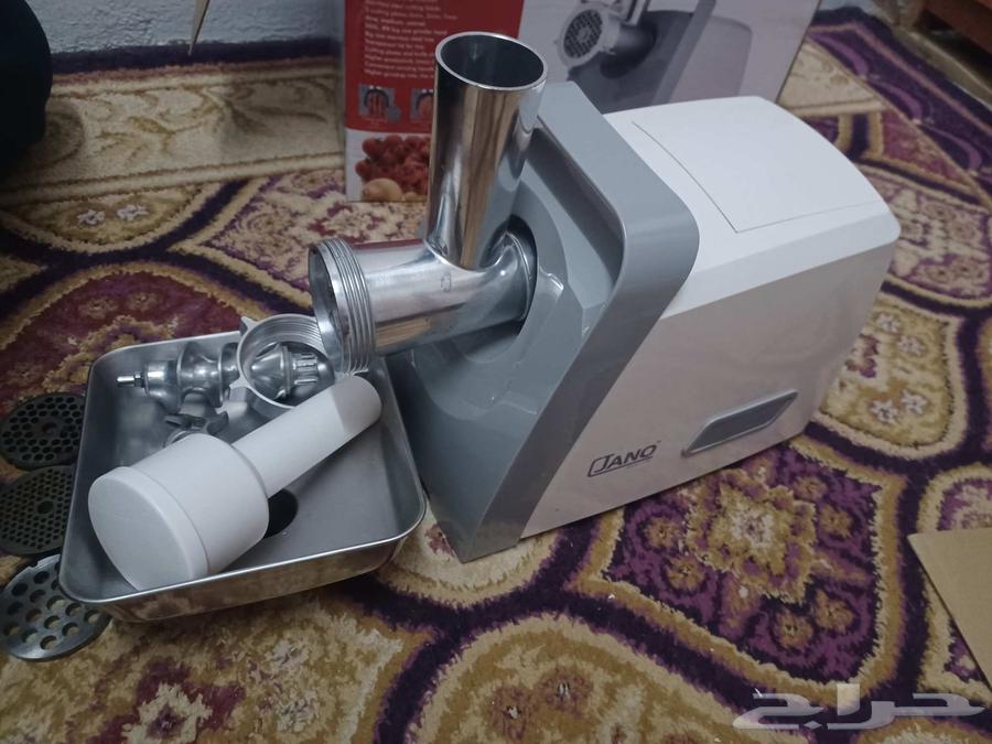 ماكينة فرم لحم مع جميع ملحقاتها.. شبه جديدة استعمال بسيط64266854382337110