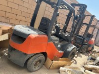 Forklifts cranes raised with pallets our prices are suitable64427650266883114