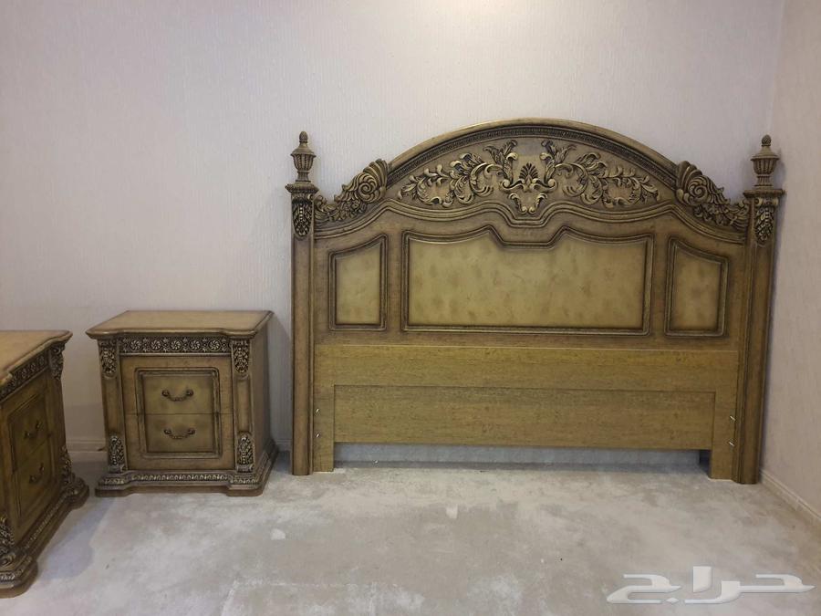 اثاث نظيف جدا للبيع سرير غرفة نوم ومساند ومفرشه شاشه64257071013249110