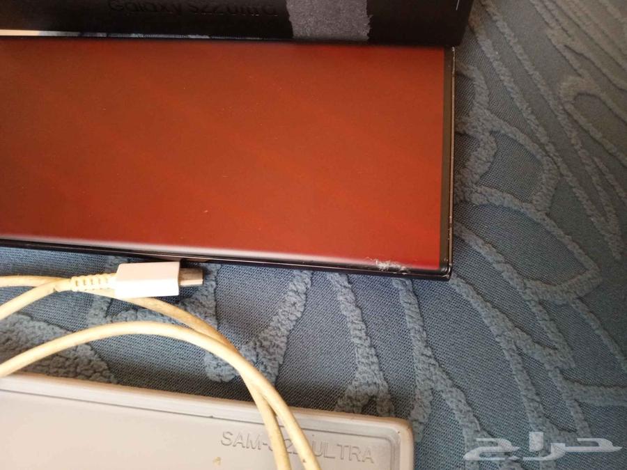 Samsung Galaxy S22 Ultra with a minor crack on the lower left side as shown in the picture64262852132609111