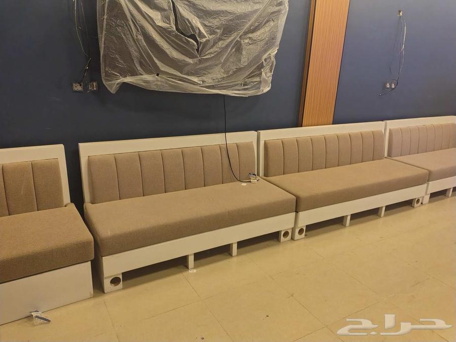 Very clean sofa, brand new, comfortable seating64257902492289113