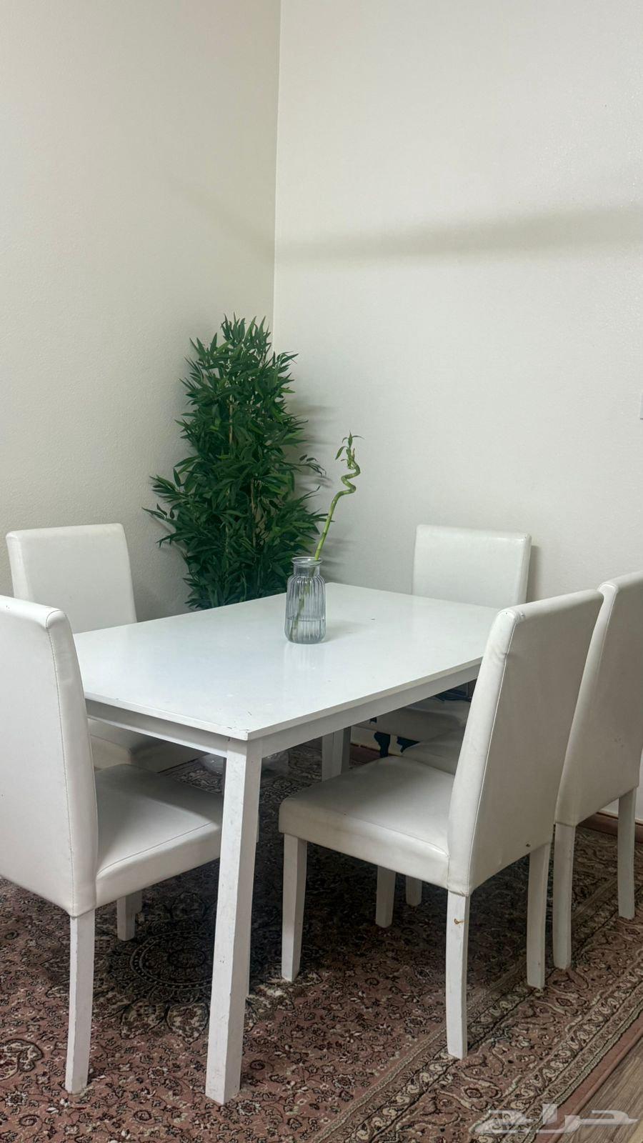 طاولة طعام مع عدد 5 كراسي64259252651651111