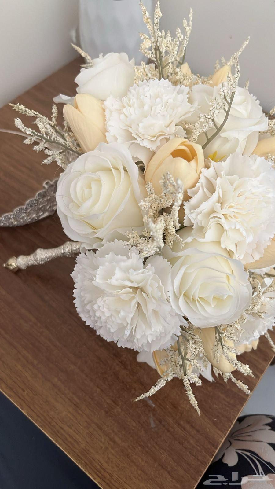 تاج عروسه ماسكه للبيع مستعجل نظيفه محتاجه حقهم64264797532161113