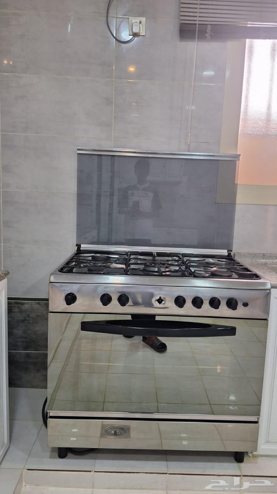 Alhamdulillah, the oven is clean and in good condition64271010199810110