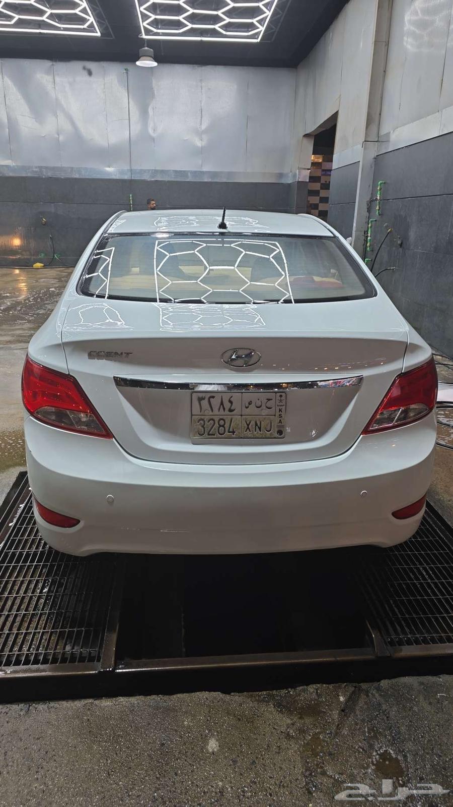 اكسنت نص فل جنوط 2016 اللون ابيض الممشى 158 للبيع64428968840323110