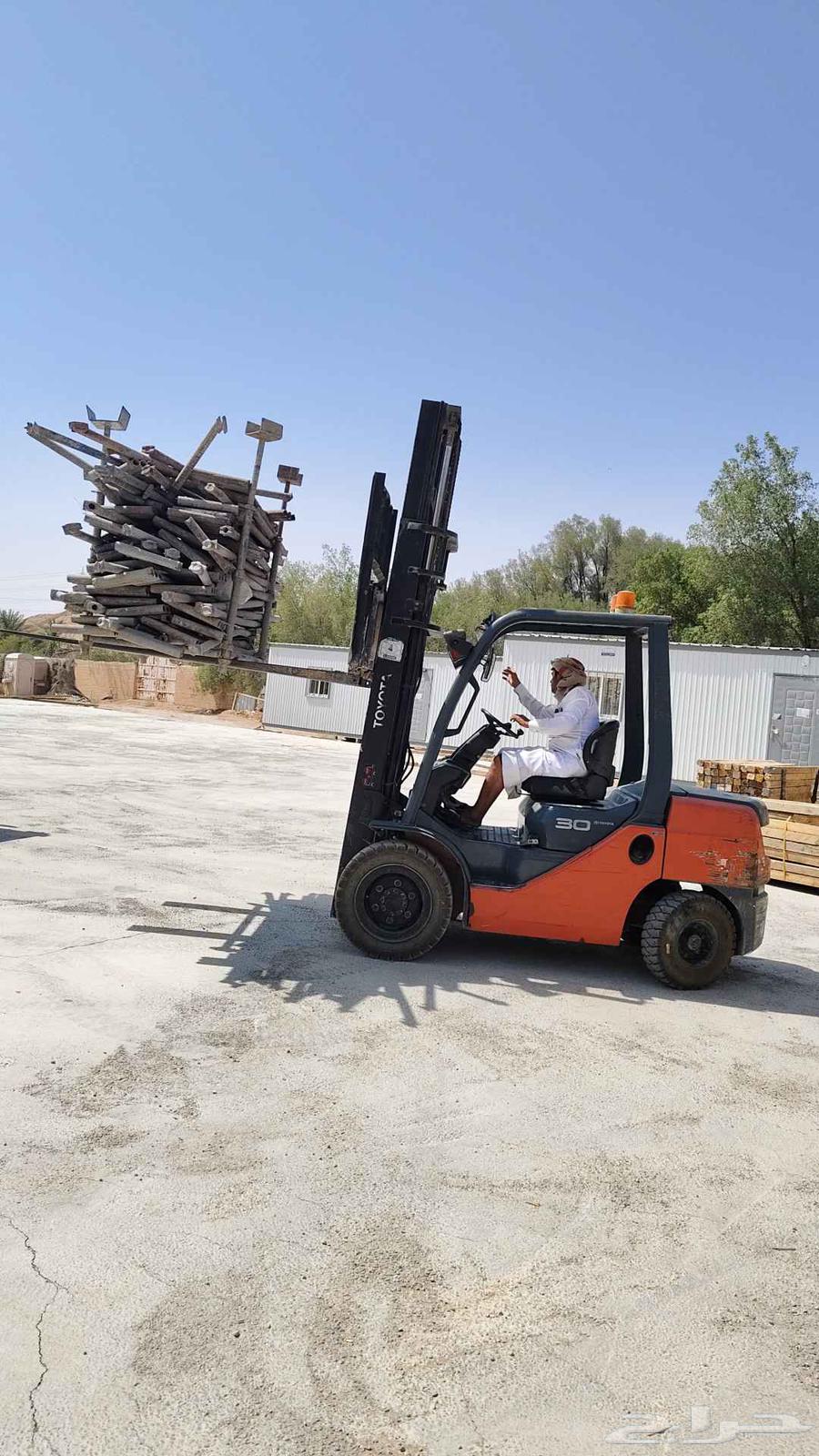 Forklift rental for loading and unloading trailers, containers, and rentals64432237646593110