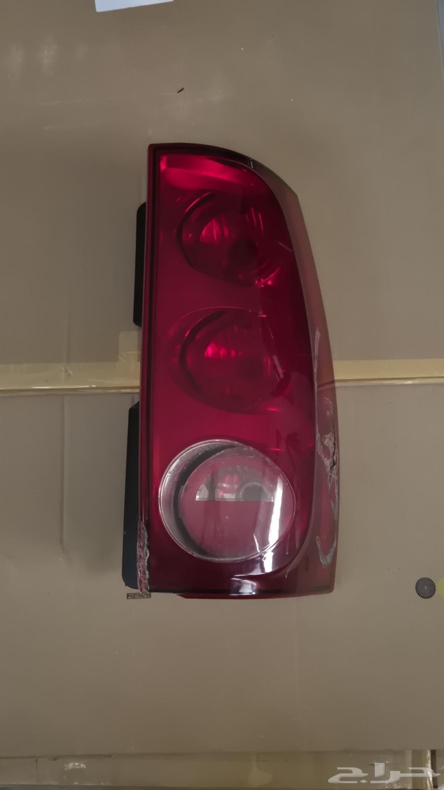 سطب جمس يوكن 2008 خلفي يمين (جزاز مكسوره شويه)64436574686722110