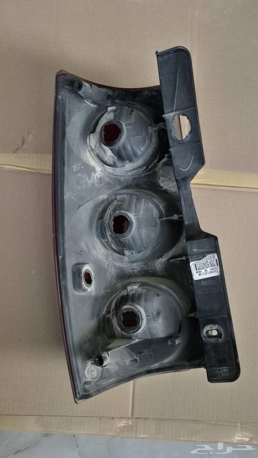 سطب جمس يوكن 2008 خلفي يمين (جزاز مكسوره شويه)64436574686722112