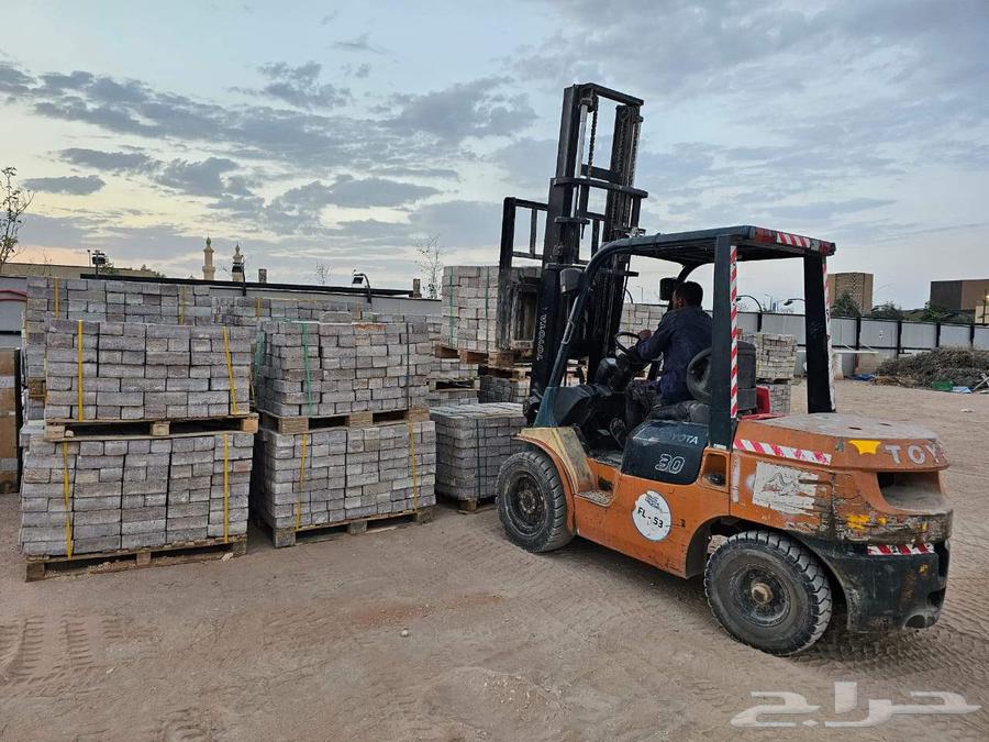 Monthly and daily forklift rental services and trips, welcome64431170025474111