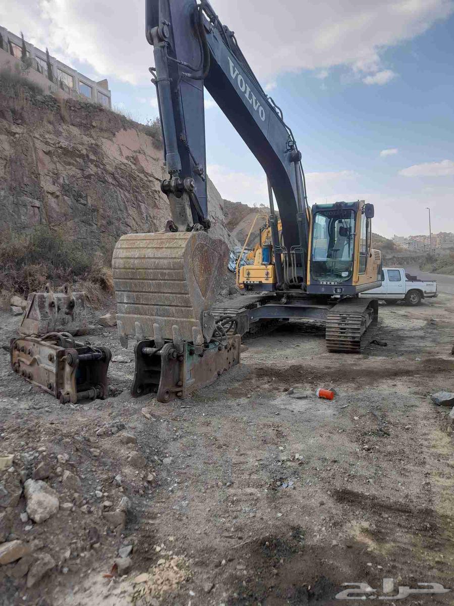 جميع أنواع المعدات الثقيلة متوفرة للإيجار الشهري اليومي wo64432659937666112