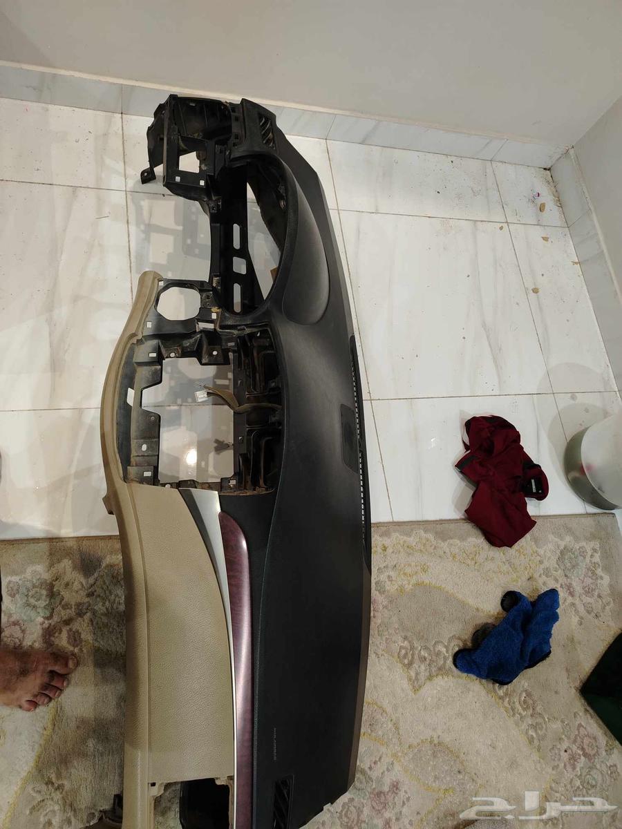 Clean alloy wheel rim with bolts64434524334595110