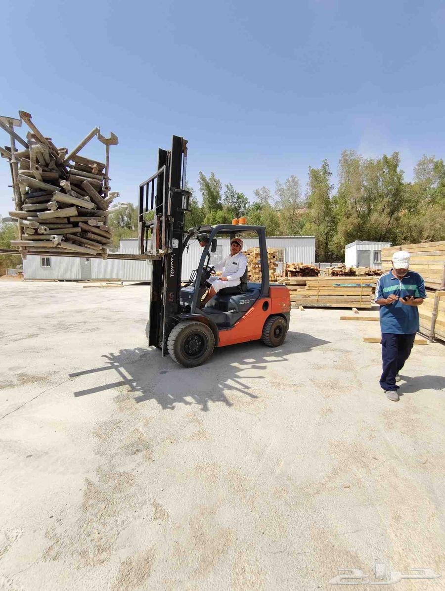 Forklift rental for loading and unloading trailers, containers, and rentals64432237646593111