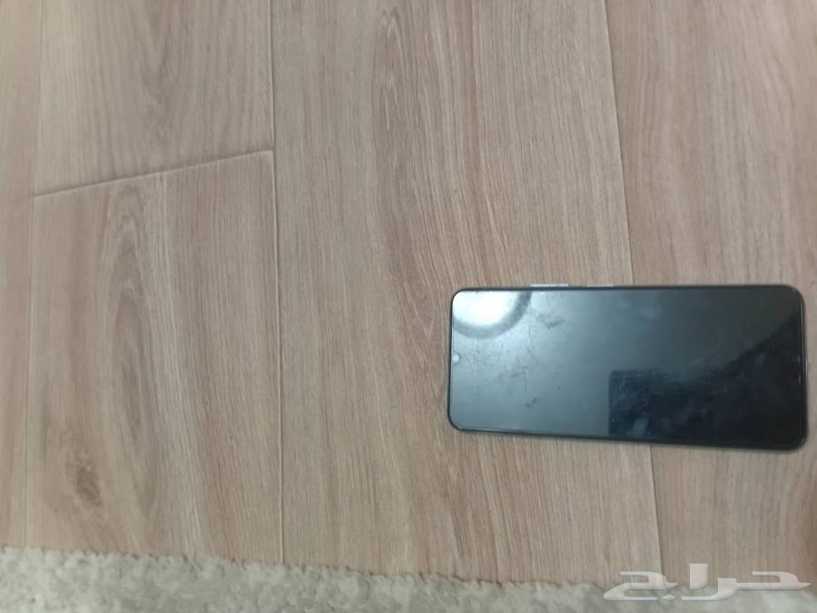 Vivo phone 32GB clean with small scratch behind the screen has protection64437733392642110